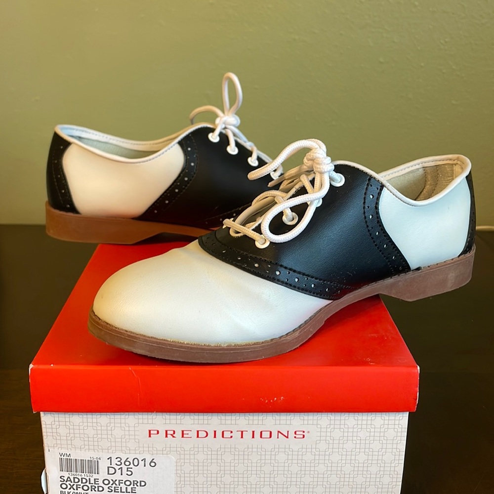 Women’s size 7.5 Predictions Saddle Oxford Black and White Shoe